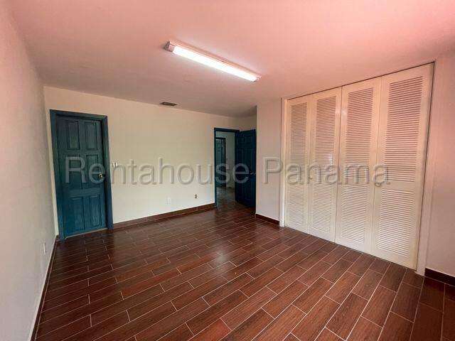 H8887GRR Venta de Casa en Clayton 