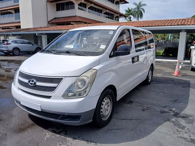 2015 HYUNDAI H1 Minibus, Blanco, buena condicion, 12 asientos- 5 puertas