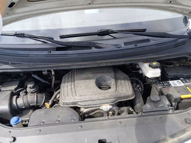 2015 HYUNDAI H1 Minibus, Blanco, buena condicion, 12 asientos- 5 puertas