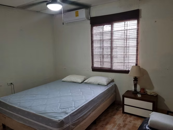 Se vende o alquila céntrica casa en el Higo de San Carlos - Imagen 13