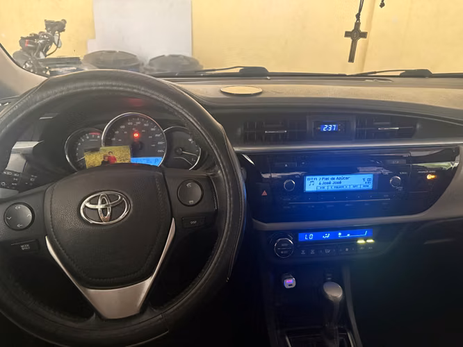 VENDO TOYOTA COROLLA 2015 LE - Imagen 5