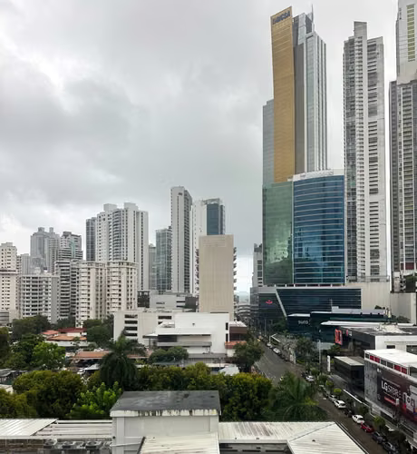 Alquiler oficina 70 metros (Calle 50) PH Pan American Plaza - Imagen 6