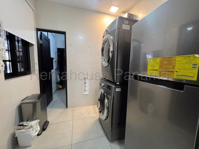 CASA SUPER AMPLIA EN CLAYTON  - Imagen 13
