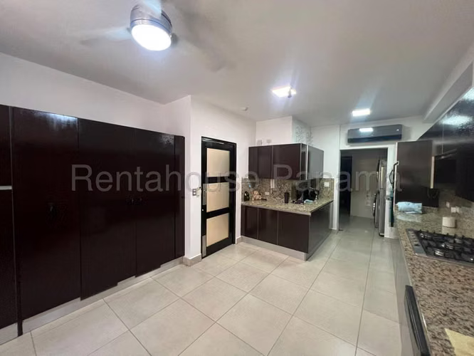 CASA SUPER AMPLIA EN CLAYTON  - Imagen 11