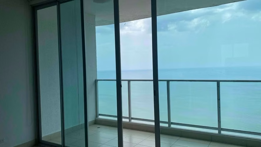 Venta PH Dupont Piso Alto Vista al Mar - Imagen 2