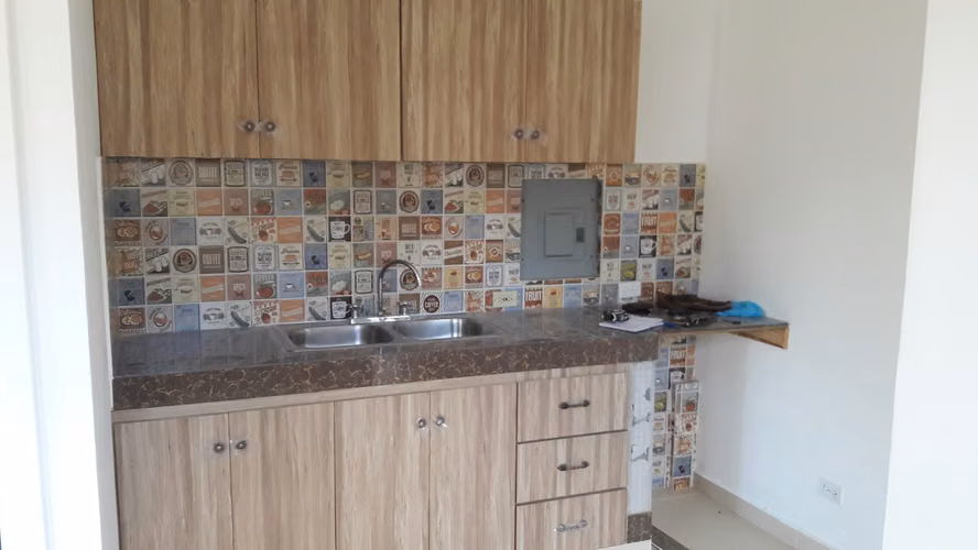 Apartamento de doble altura de dos niveles con su balcón, en San Carlos cerca de todo.  - Imagen 4