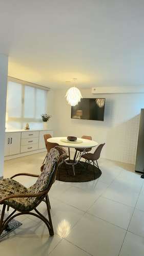 Se Alquila céntrico apartamento amoblado