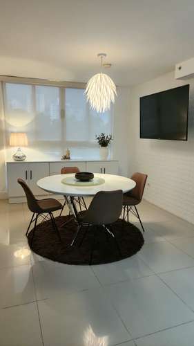 Se Alquila céntrico apartamento amoblado