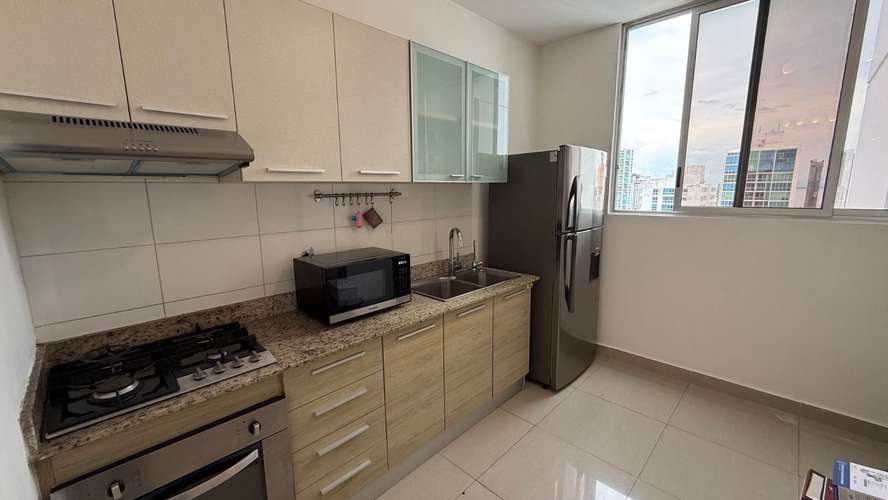 Se alquila Apartamento, 2 recámaras, 2 baños, a pasos del parque Omar  