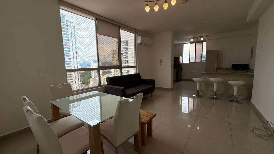 Se alquila Apartamento, 2 recámaras, 2 baños, a pasos del parque Omar  