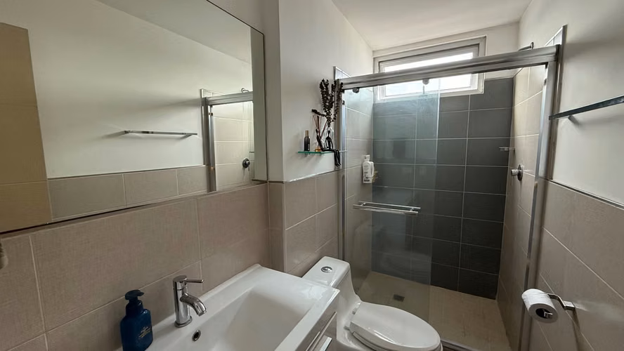 Se alquila Apartamento, 2 recámaras, 2 baños, a pasos del parque Omar   - Imagen 8