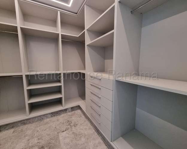 J2760GRR Venta de Apartamento en Punta Pacifica 