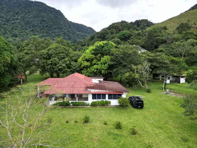 Venta de Casa en El Valle de Antón, 9,300m2 de terreno y 450m2 de construcción - Imagen 3