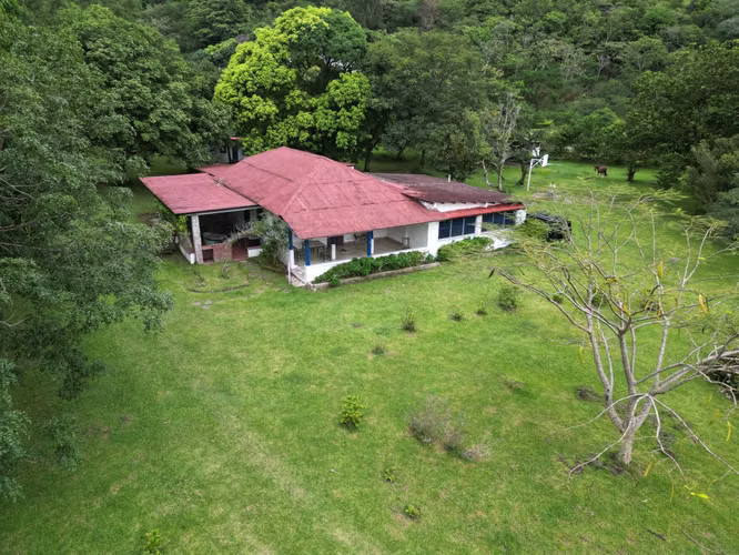 Venta de Casa en El Valle de Antón, 9,300m2 de terreno y 450m2 de construcción - Imagen 5