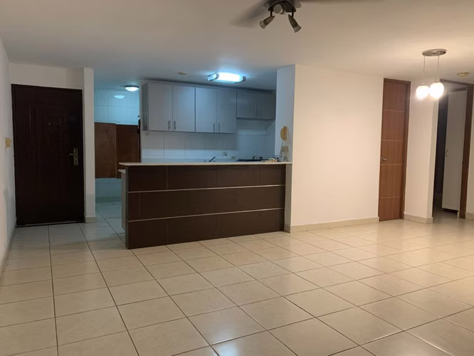 Selling central apartment, a few steps from the metro station 12 October, high floor