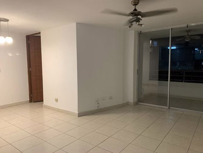 Vendo apartamento céntrico, a unos pasos de la estación del metro 12 octubre, piso alto - Imagen 2