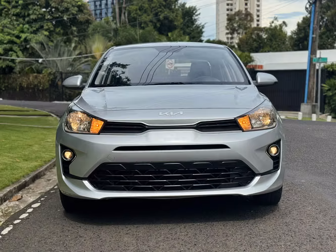 Kia Rio Año 2023, Automatico ~ Version Semi Full     - Imagen 2