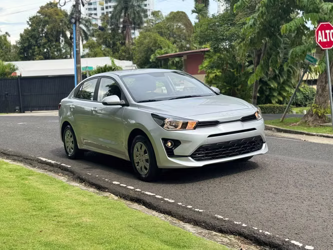 Kia Rio Año 2023, Automatico ~ Version Semi Full     - Imagen 15