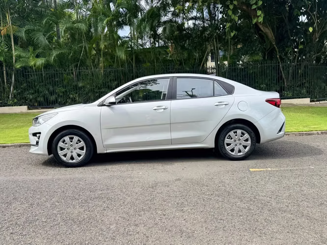 Kia Rio Año 2023, Automatico ~ Version Semi Full     - Imagen 4