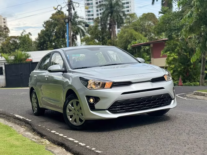 Kia Rio Año 2023, Automatico ~ Version Semi Full    