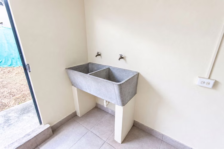 CASA EN VENTA EN EL CENTRO DE CHITRÉ – $75,000 - Imagen 14