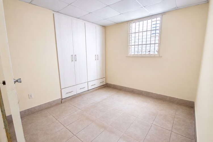 CASA EN VENTA EN EL CENTRO DE CHITRÉ – $75,000 - Imagen 8