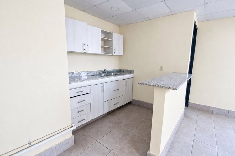 CASA EN VENTA EN EL CENTRO DE CHITRÉ – $75,000 - Imagen 4