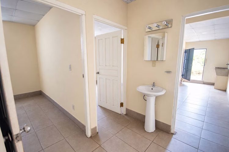 CASA EN VENTA EN EL CENTRO DE CHITRÉ – $75,000 - Imagen 7