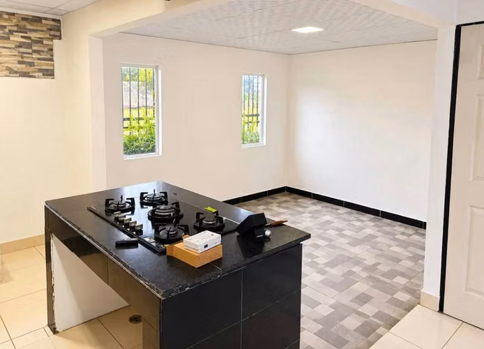PEDREGAL | CASA 2 PISOS CALLE PRINCIPAL | 3 REC | $500/MES - Imagen 2