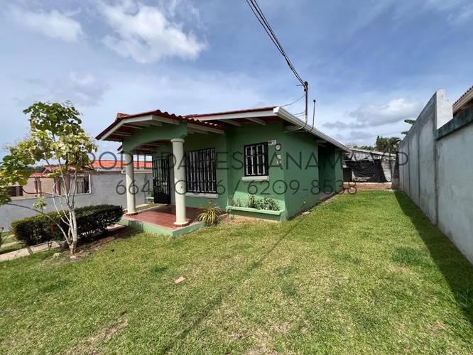 CASA para la VENTA en La Chorrera, Valle Dorado 