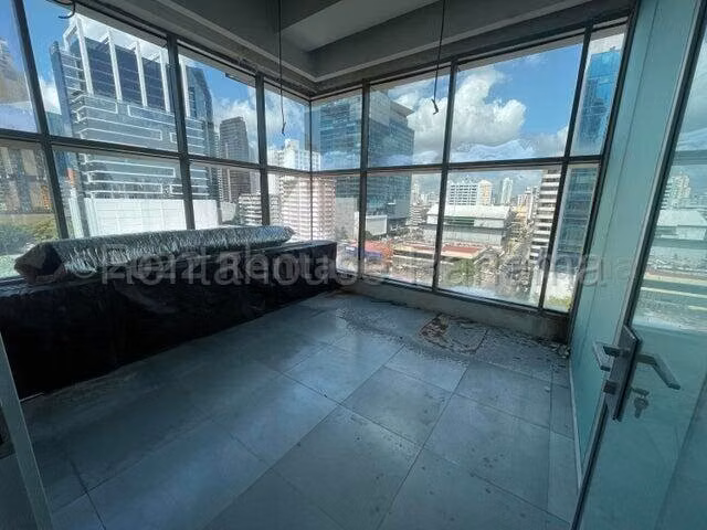 Venta oficina en Plaza 58, Obarrio - ventanales de piso a techo | uVIK-25-6225 - Imagen 6