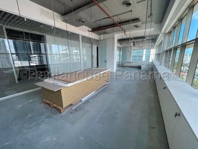 Venta oficina en Plaza 58, Obarrio - ventanales de piso a techo | uVIK-25-6225 - Imagen 5