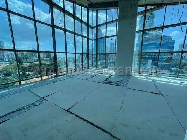 Venta oficina en Plaza 58, Obarrio - ventanales de piso a techo | uVIK-25-6225