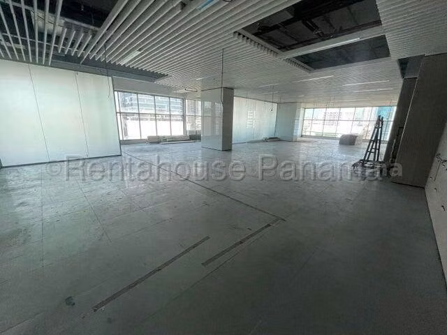 Venta oficina en Plaza 58, Obarrio - ventanales de piso a techo | uVIK-25-6225 - Imagen 4