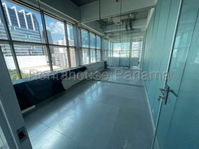 Venta oficina en Plaza 58, Obarrio - ventanales de piso a techo | uVIK-25-6225 - Imagen 12