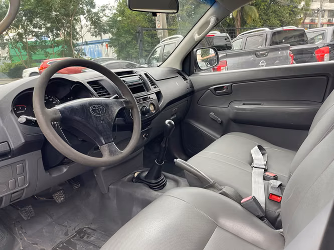 TOYOTA HILUX  2015 MANUAL - Imagen 5