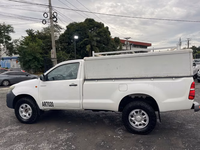 TOYOTA HILUX  2015 MANUAL - Imagen 4