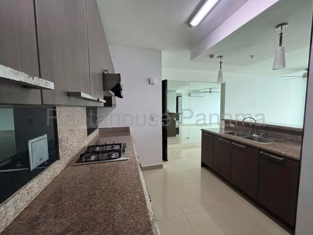 Se vende apartamento con balcón y excelentes vistas en Costa del Este - Imagen 6