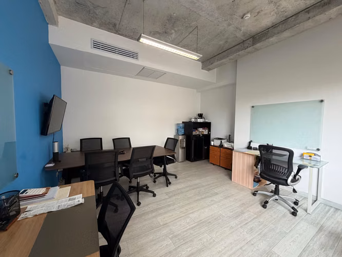 ALQUILER, OFICINA EN OFFICE VENTURA – 32 M² | US$600