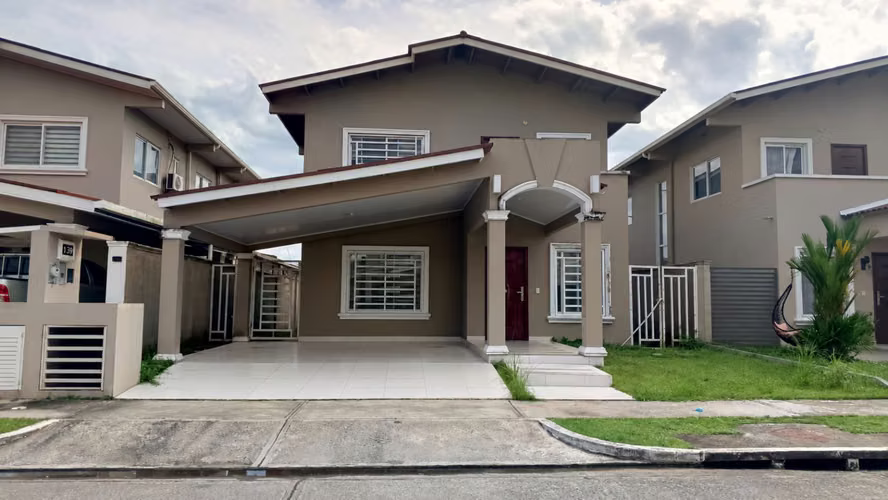 House for Rent in PH Canal View, Margarita, Colón – Spacious Yard