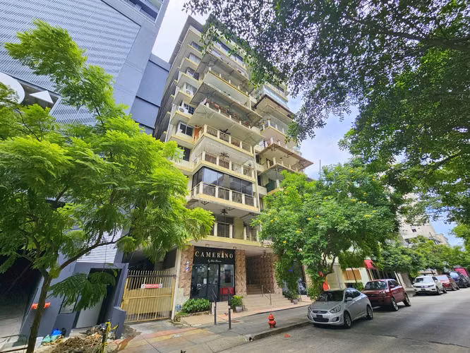 Sale of Apartment in PH Entremares - Via Argentina. Make an offer