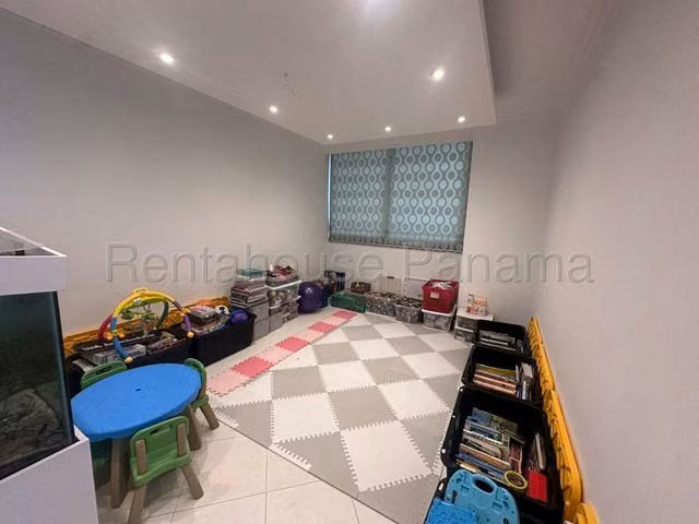 Espectacular apartamento en venta en PH Peninsula 25LRL8480