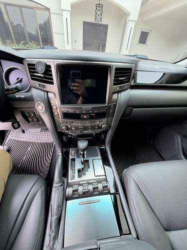 SE VENDE LEXUS LX570, COMO NUEVA, SOLO 11O,000Km, $14,900