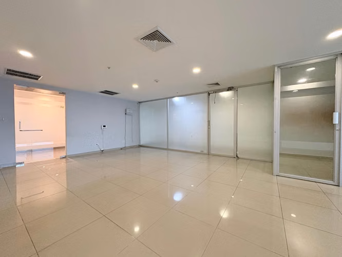  Alquiler de Oficina Comercial de Lujo en Sortis Business Tower – 114 m² – Obarrio