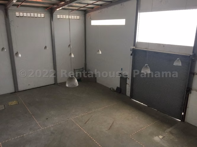 Venta Galera con Oficinas y Local 1,300 m2 Calle 12 de Octubre - ALYC 24-2730 - Imagen 7