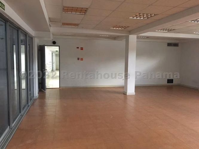 Venta Galera con Oficinas y Local 1,300 m2 Calle 12 de Octubre - ALYC 24-2730 - Imagen 9