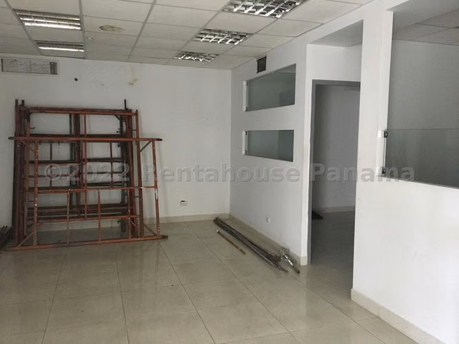 Venta Galera con Oficinas y Local 1,300 m2 Calle 12 de Octubre - ALYC 24-2730 - Imagen 17