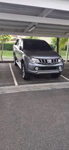 Vendo Mitsubishi L200 PRECIO NEGOCIABLE, 4X4, manual.