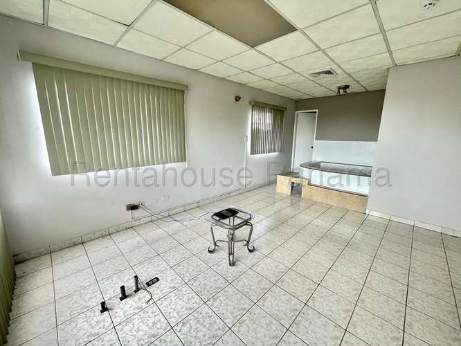 Venta de Galera en Parque Lefevre SN