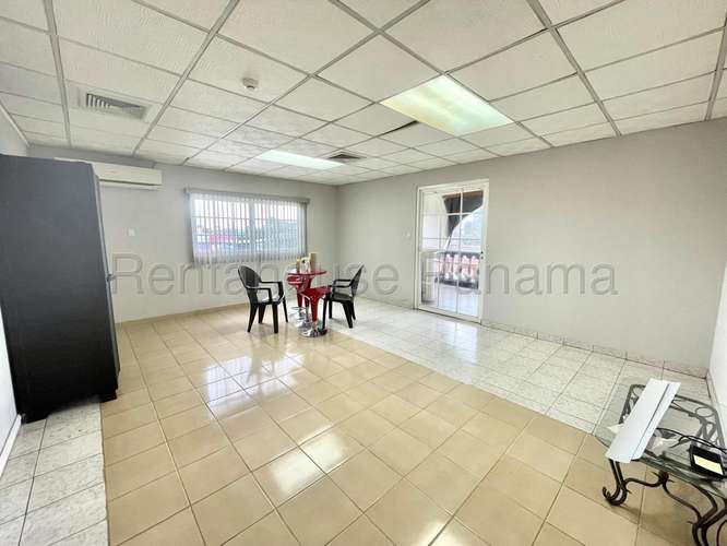 Venta de Galera en Parque Lefevre SN - Imagen 4